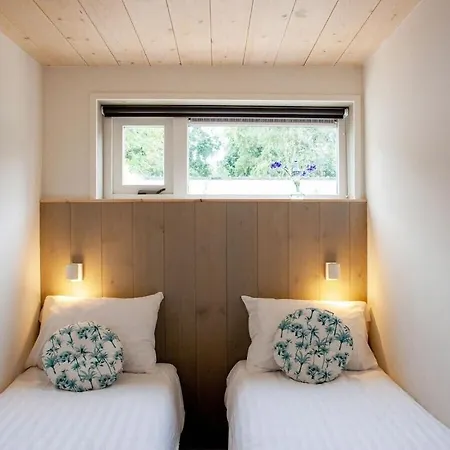 Holiday Home With 2 Bedrooms * Sint Maartensvlotbrug
